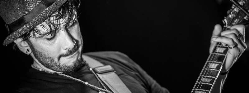 Fabrizio Moro @ Qubiq Black House (AV)